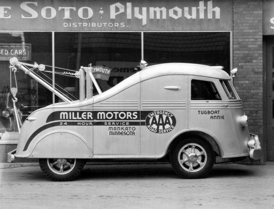 International-Harvester D-300 Streamliner Tow Truck 1937 года  (фото 1 из 1)